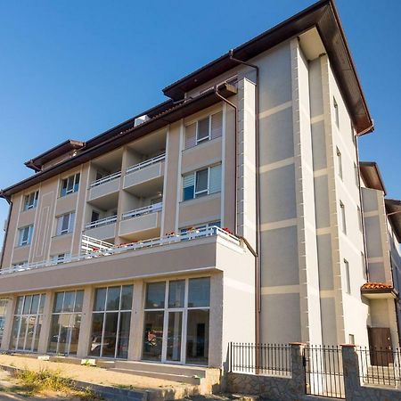 Hiora Apartments Vasiliko Царево Екстериор снимка
