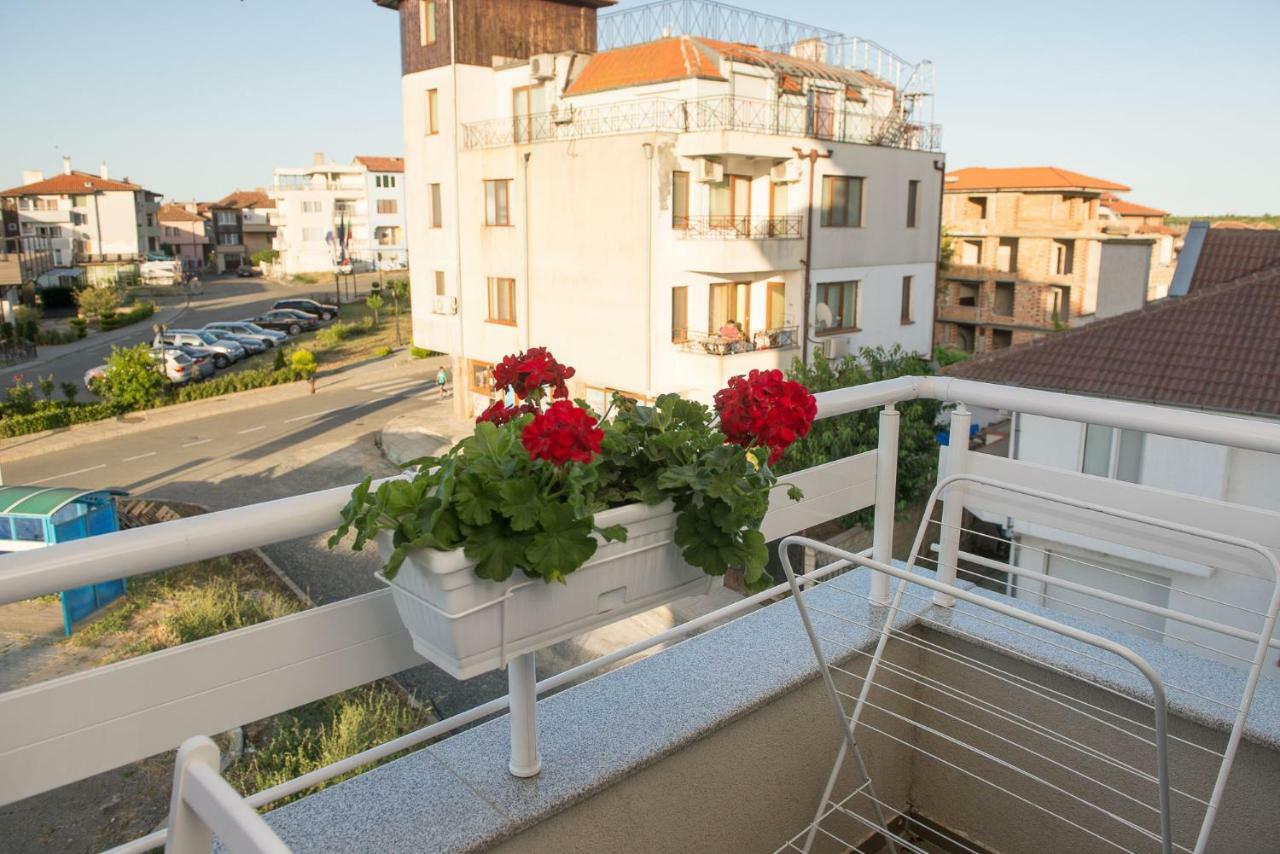 Hiora Apartments Vasiliko Царево Екстериор снимка