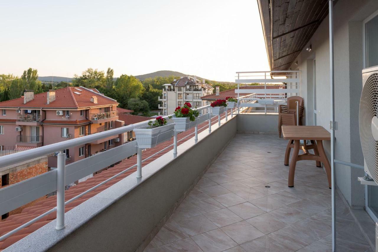 Hiora Apartments Vasiliko Царево Екстериор снимка