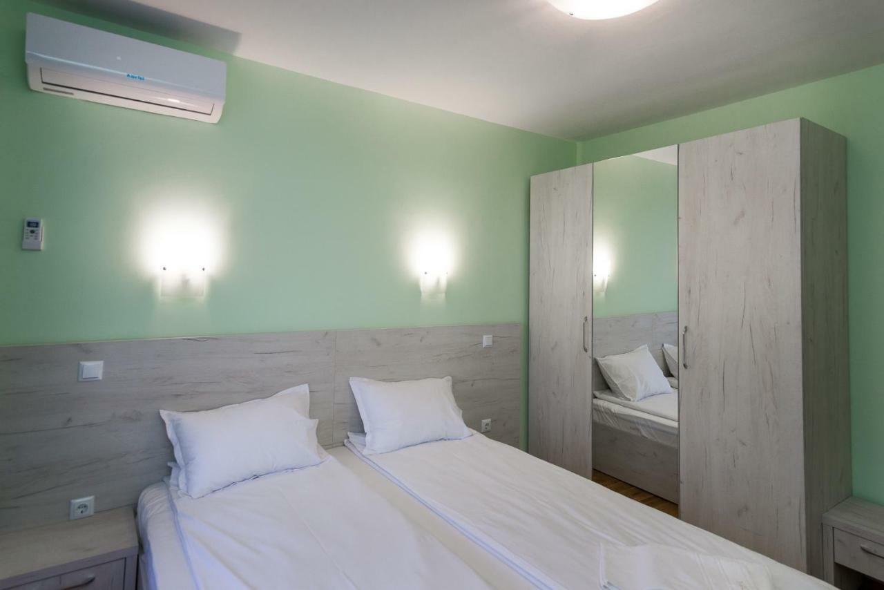 Hiora Apartments Vasiliko Царево Екстериор снимка