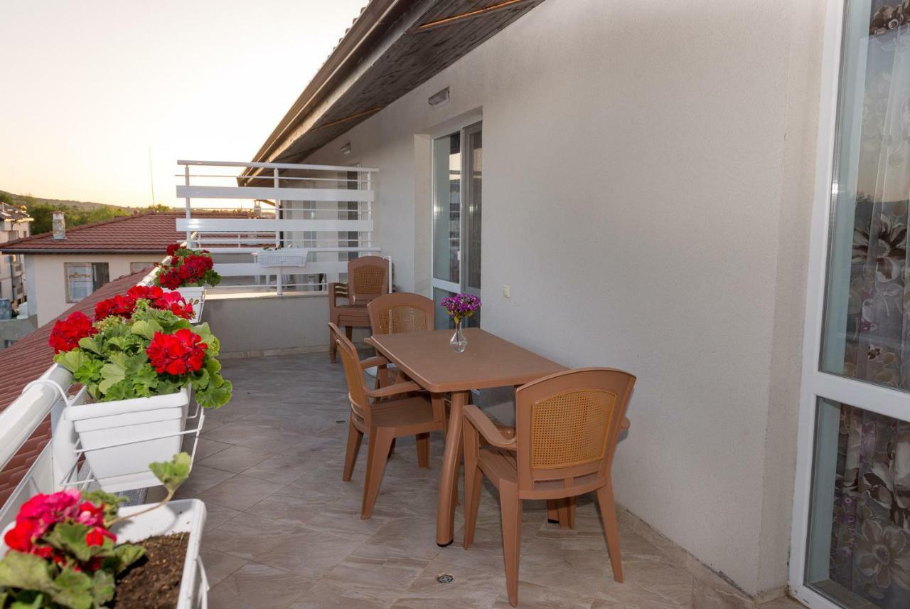 Hiora Apartments Vasiliko Царево Екстериор снимка