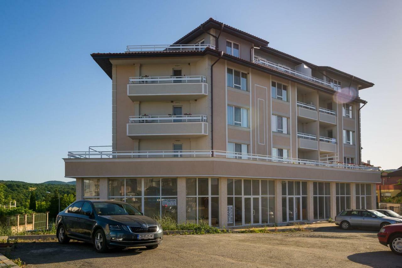 Hiora Apartments Vasiliko Царево Екстериор снимка